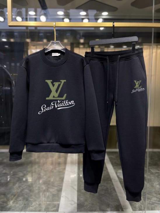 Picture of LV Sweater Suits _SKULVM-4XLkdtn9540910